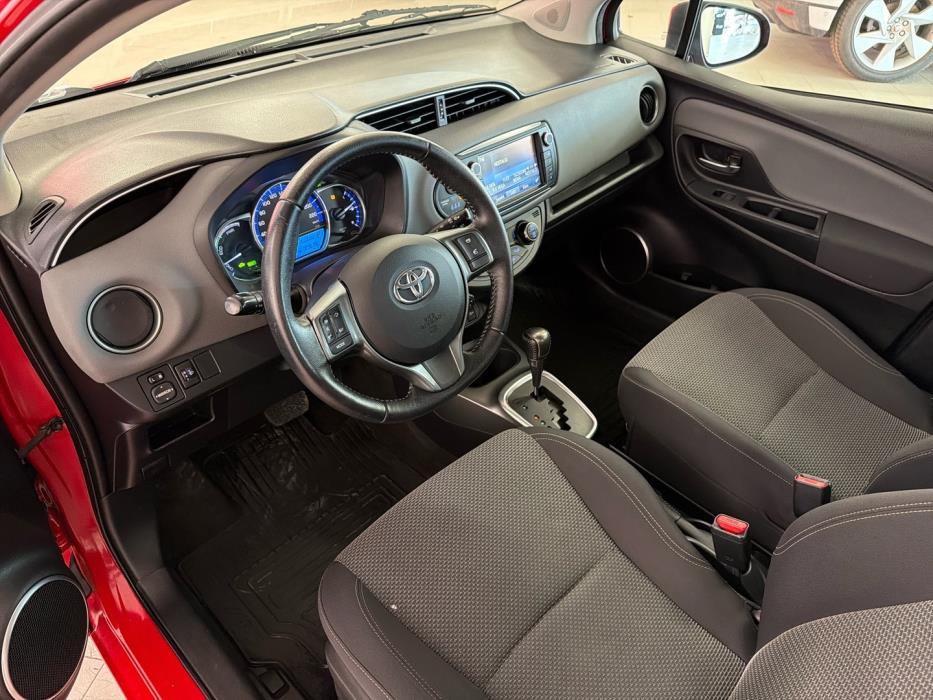 TOYOTA Yaris 2015