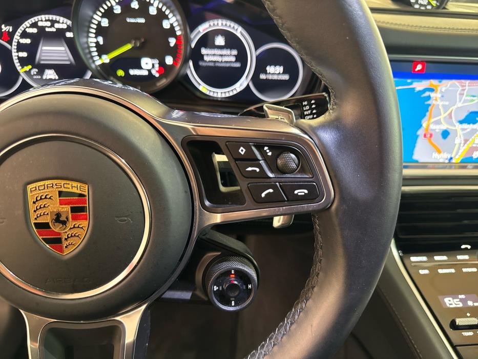 PORSCHE Panamera 2019