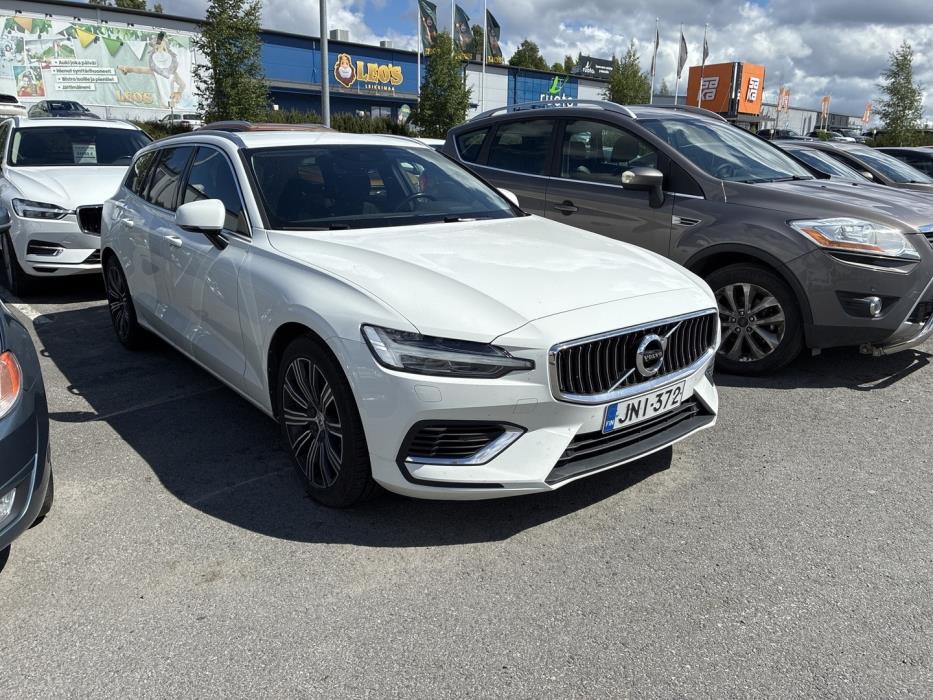 VOLVO V60 2021