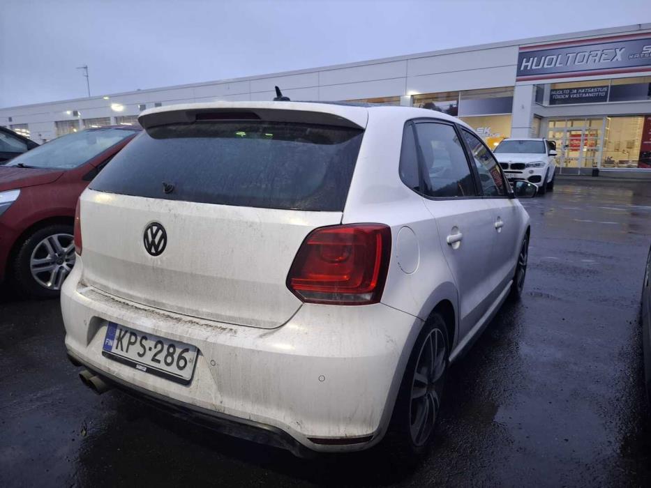 VOLKSWAGEN Polo 2011