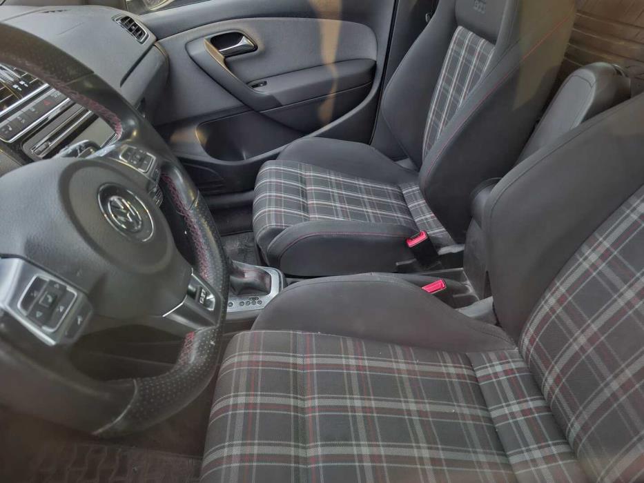 VOLKSWAGEN Polo 2011