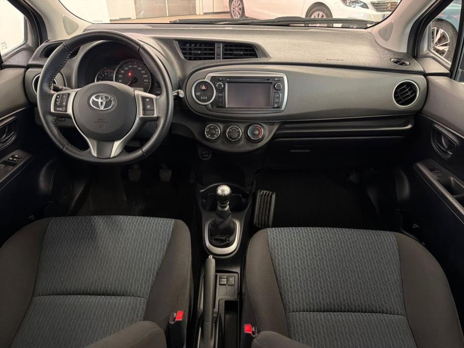 TOYOTA Yaris 2012