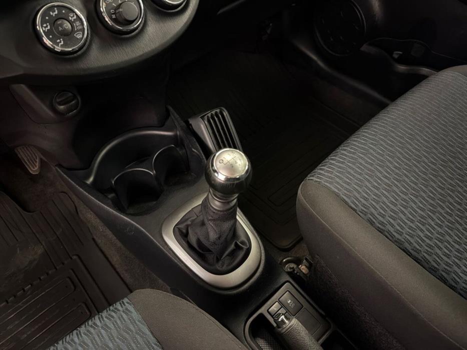 TOYOTA Yaris 2012
