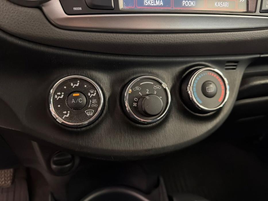 TOYOTA Yaris 2012