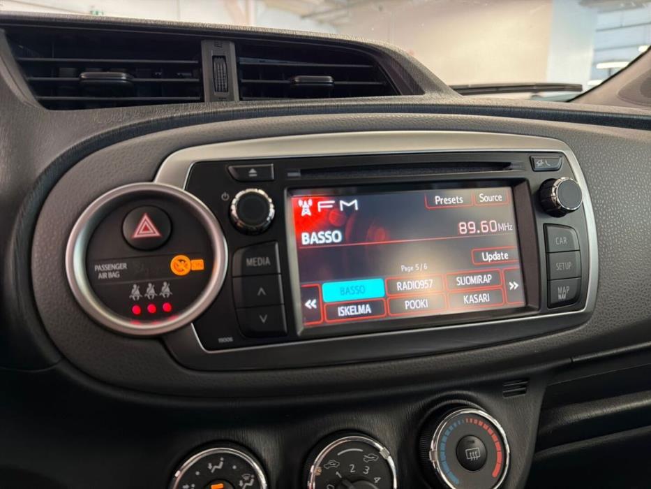 TOYOTA Yaris 2012