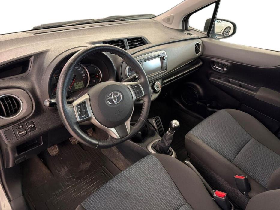 TOYOTA Yaris 2012
