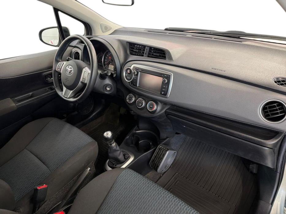 TOYOTA Yaris 2012