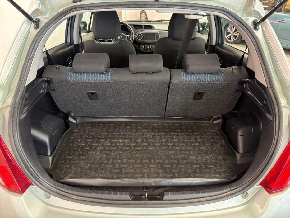 TOYOTA Yaris 2012