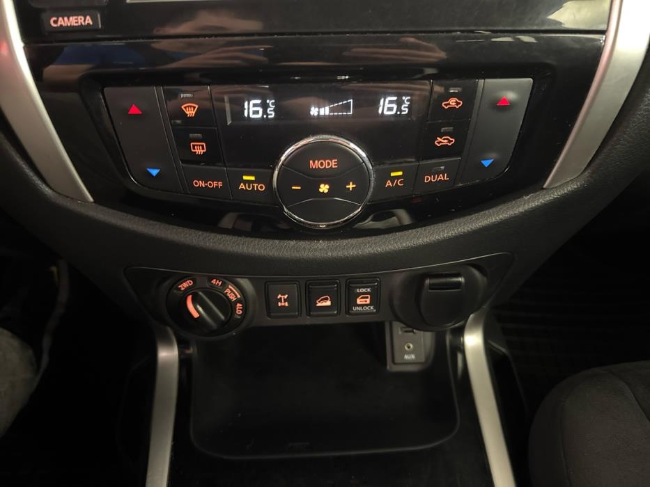 NISSAN Navara 2016