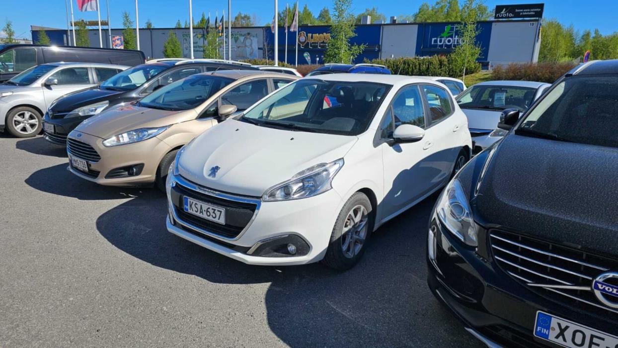 PEUGEOT 208 2016