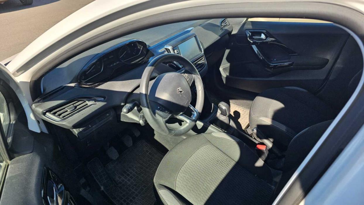 PEUGEOT 208 2016