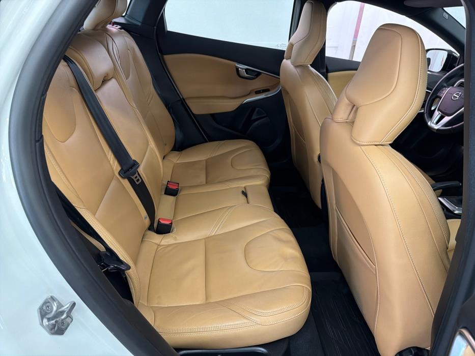 VOLVO V40 Cross Country 2017