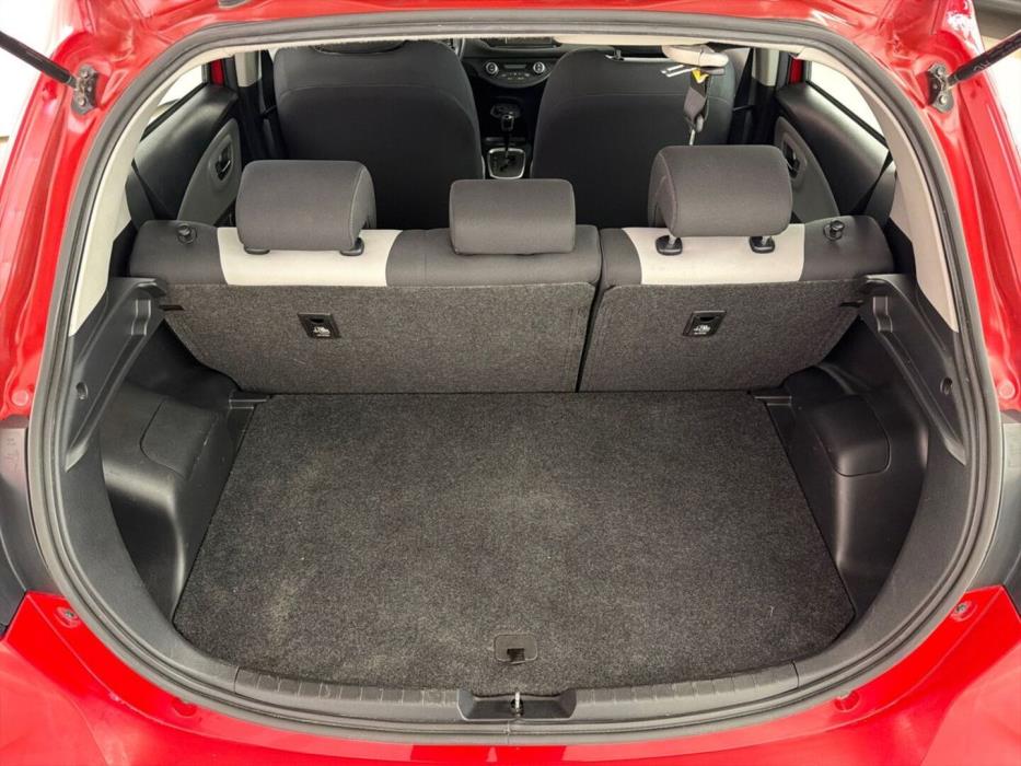 TOYOTA Yaris 2018