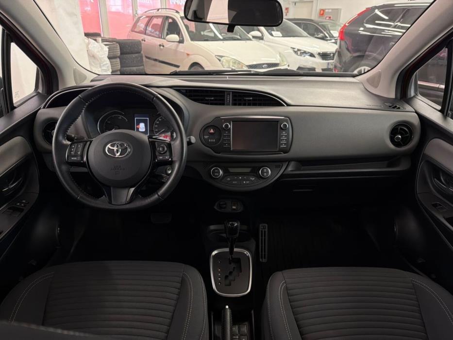 TOYOTA Yaris 2018