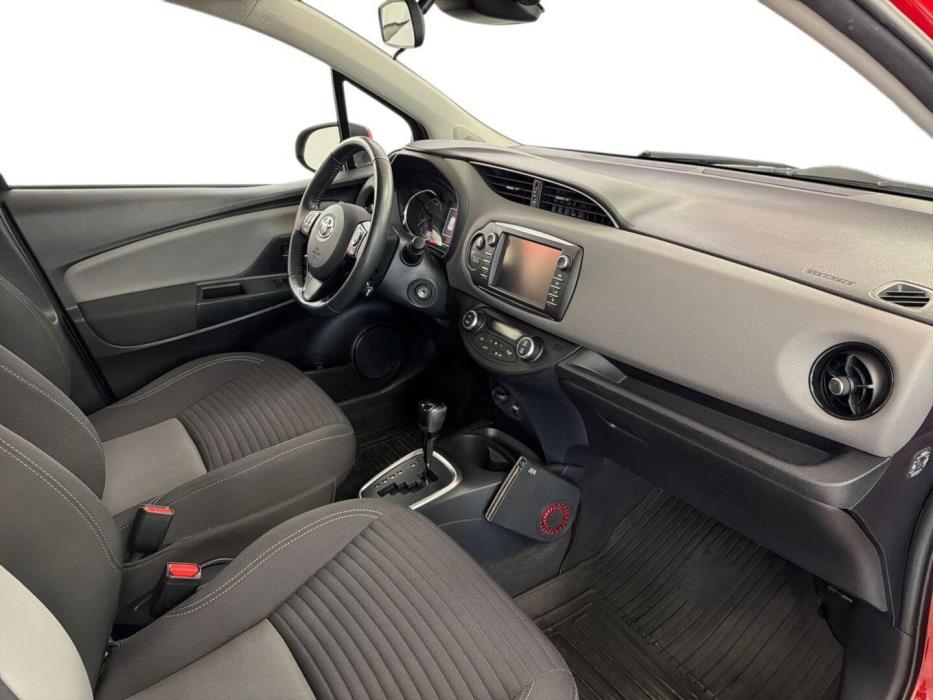 TOYOTA Yaris 2018