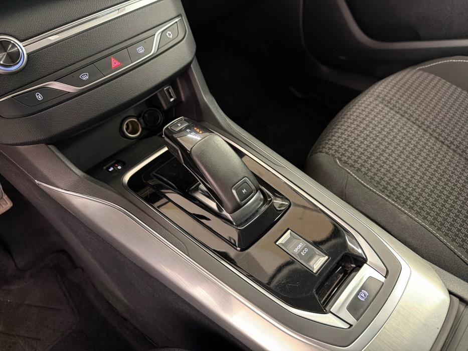 PEUGEOT 308 2021