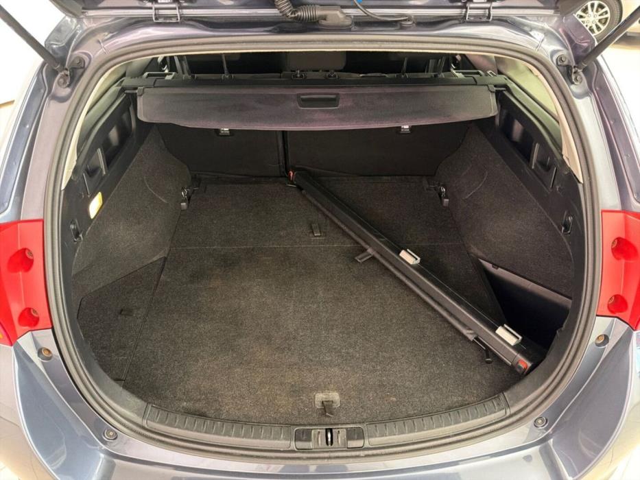 TOYOTA Auris 2015