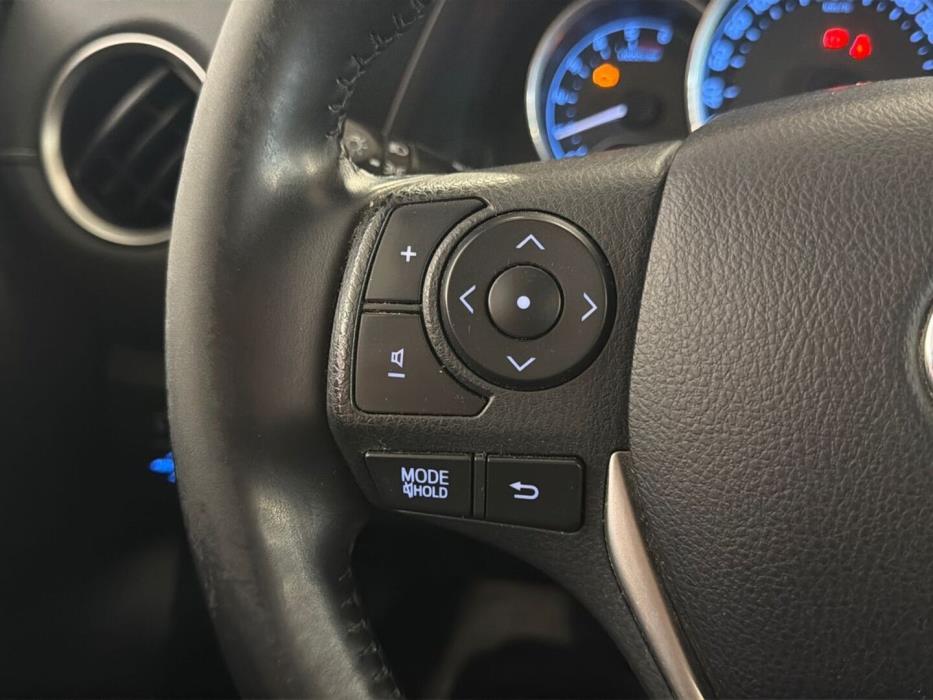 TOYOTA Auris 2015