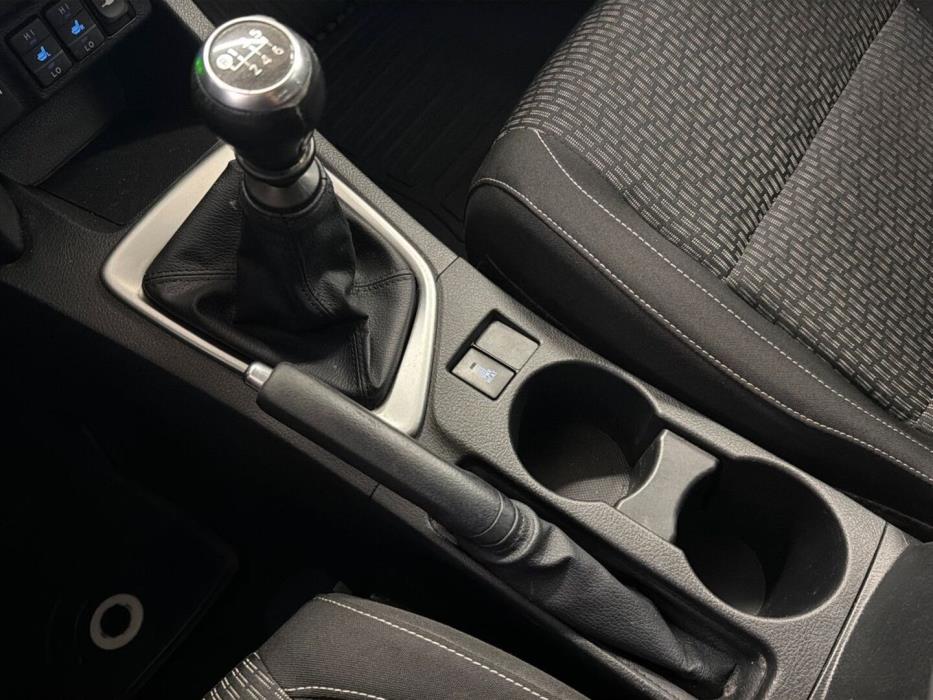 TOYOTA Auris 2015