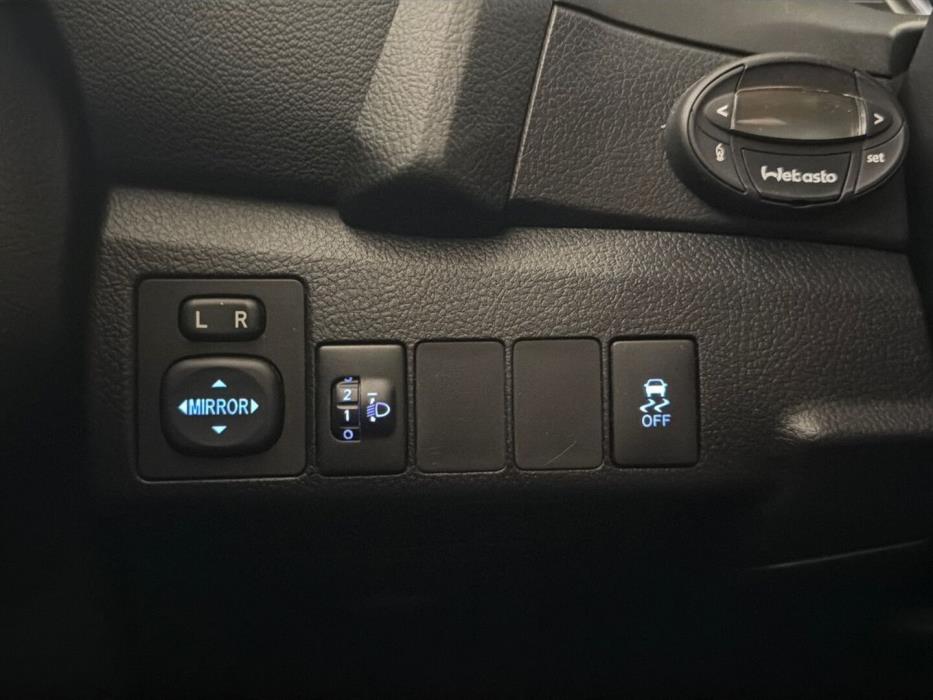 TOYOTA Auris 2015
