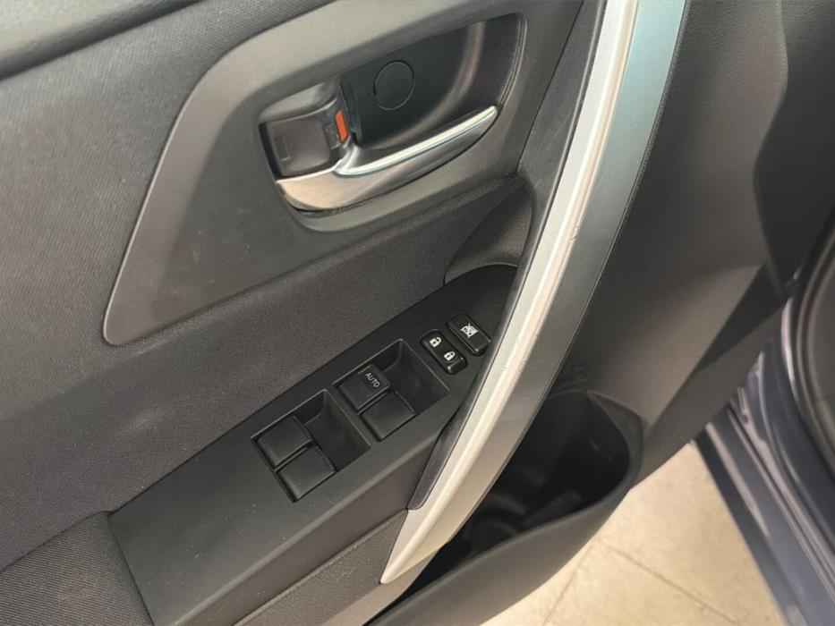 TOYOTA Auris 2015