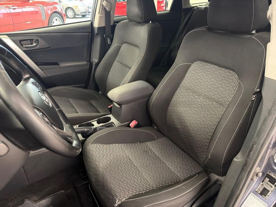 TOYOTA Auris 2015