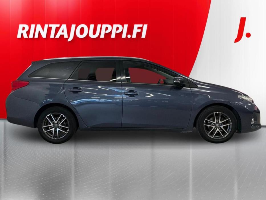 TOYOTA Auris 2015