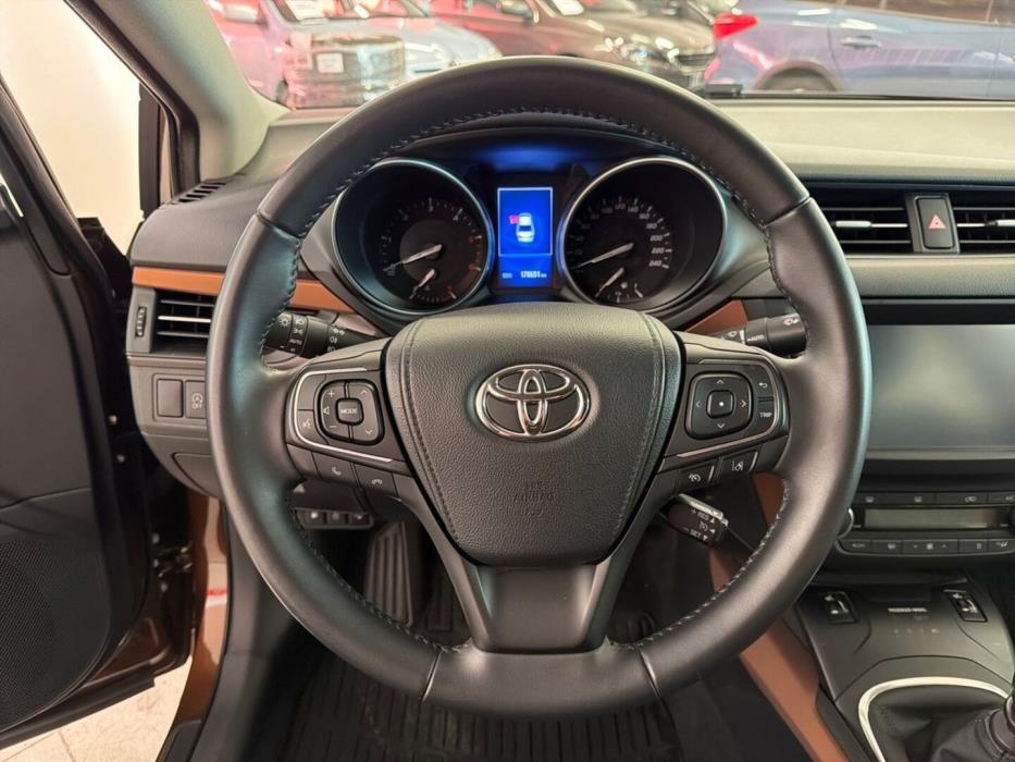 TOYOTA Avensis 2016