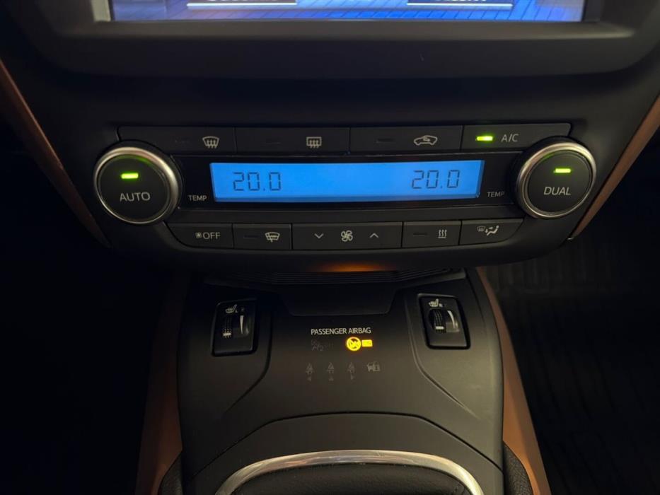 TOYOTA Avensis 2016