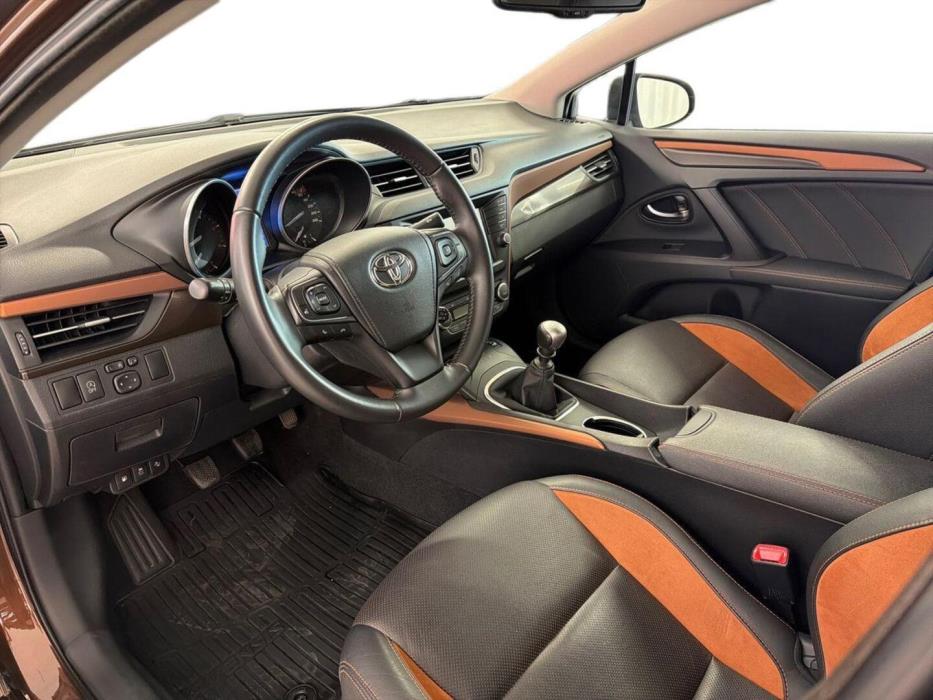 TOYOTA Avensis 2016
