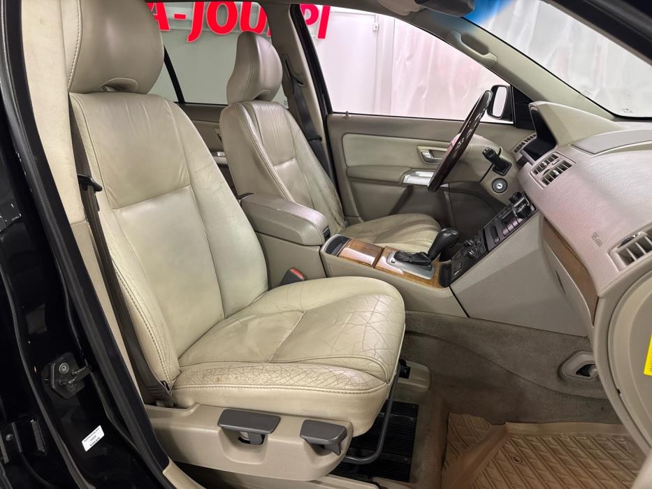 VOLVO XC90 2003