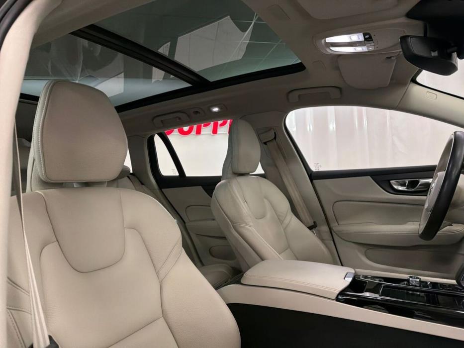 VOLVO V60 2023