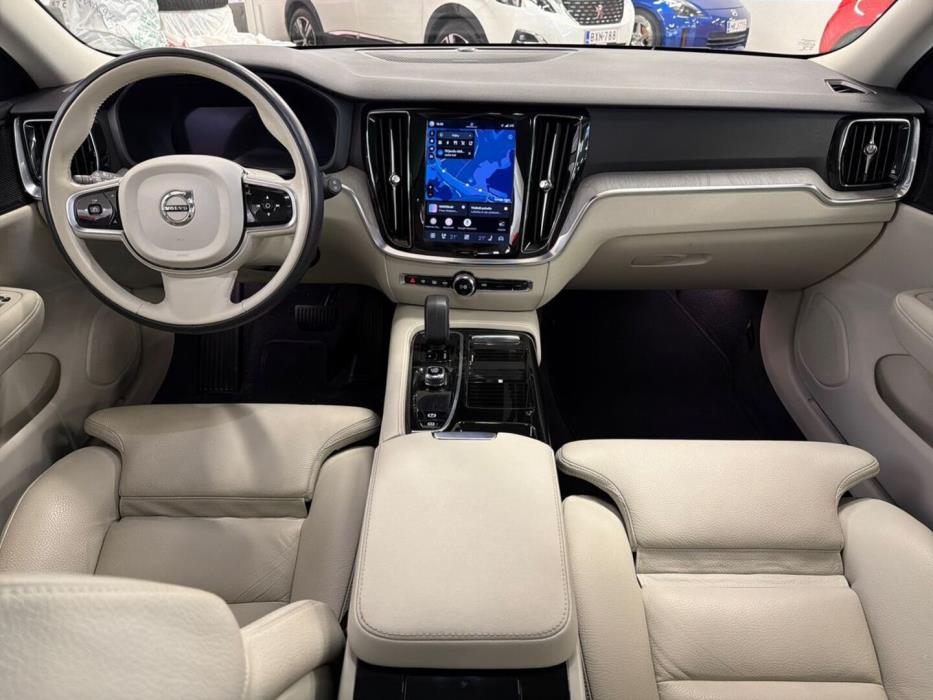 VOLVO V60 2023