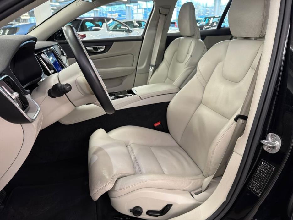 VOLVO V60 2023