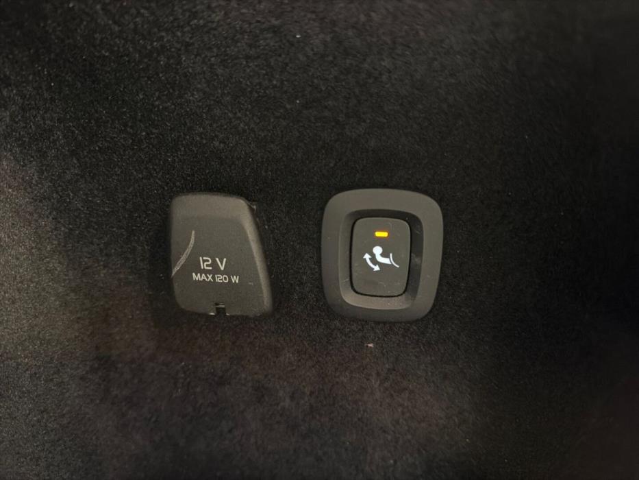 VOLVO V60 2023