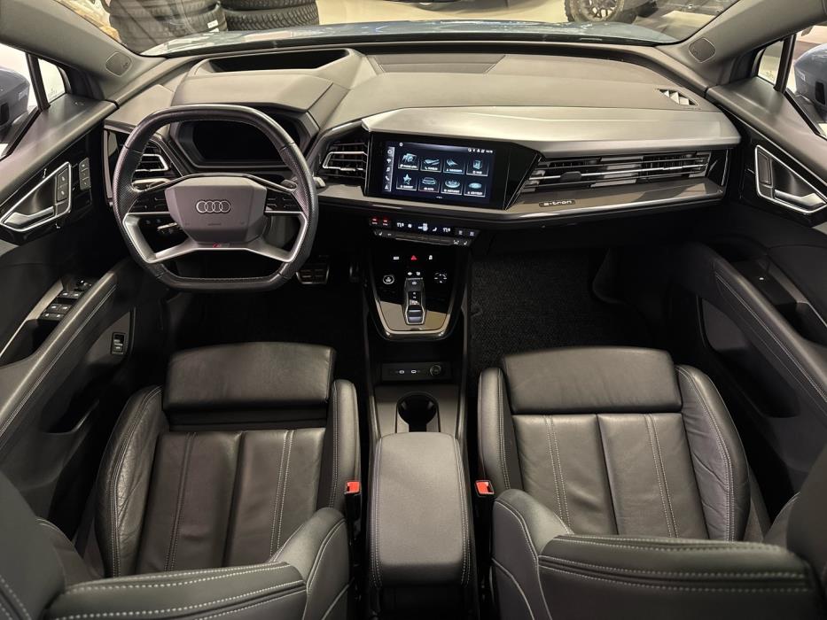 AUDI Q4 e-tron 2021