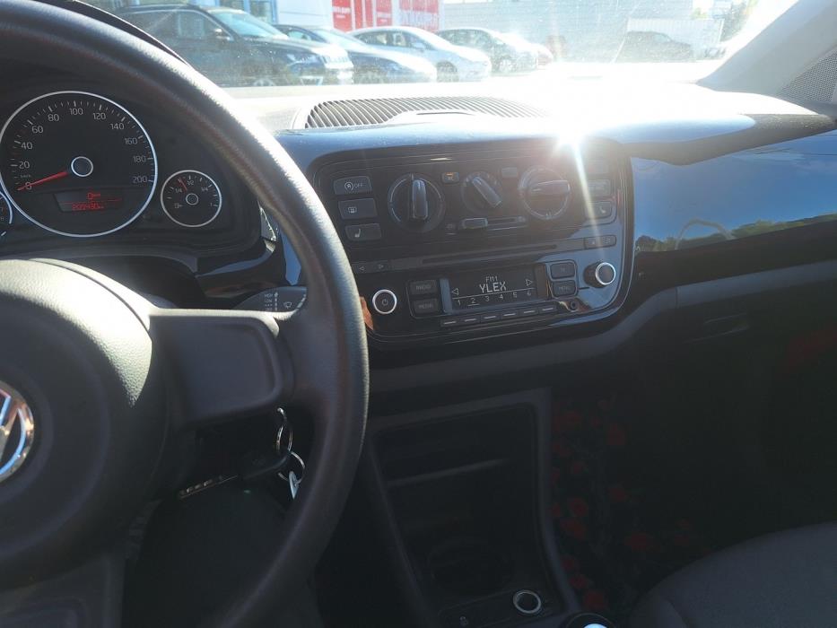 VOLKSWAGEN up! 2012
