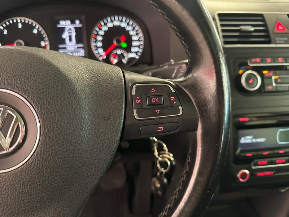 VOLKSWAGEN Touran 2011