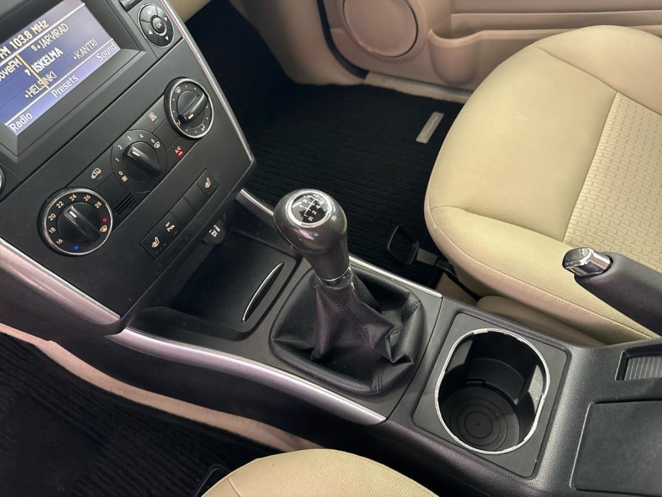 MERCEDES-BENZ B 2010