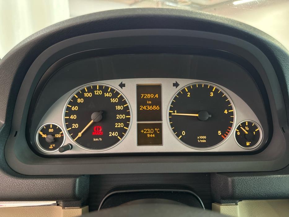 MERCEDES-BENZ B 2010