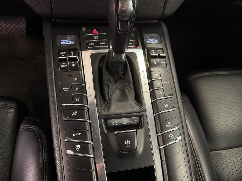 PORSCHE Macan 2015
