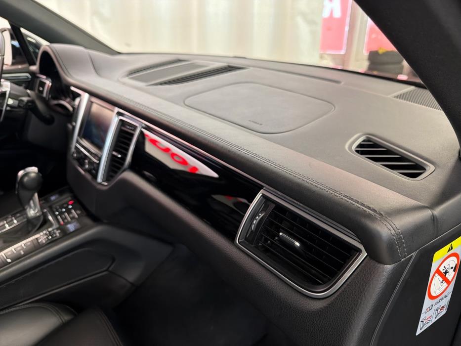PORSCHE Macan 2015
