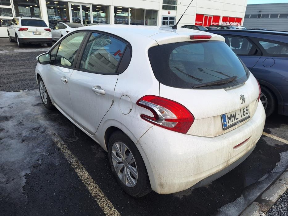 PEUGEOT 208 2015
