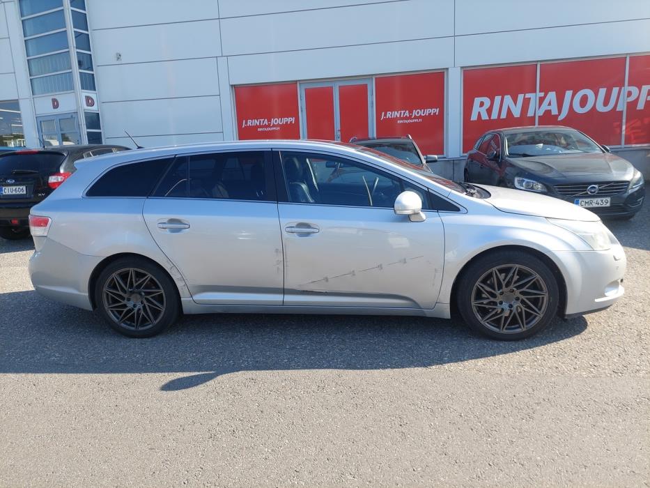TOYOTA Avensis 2010