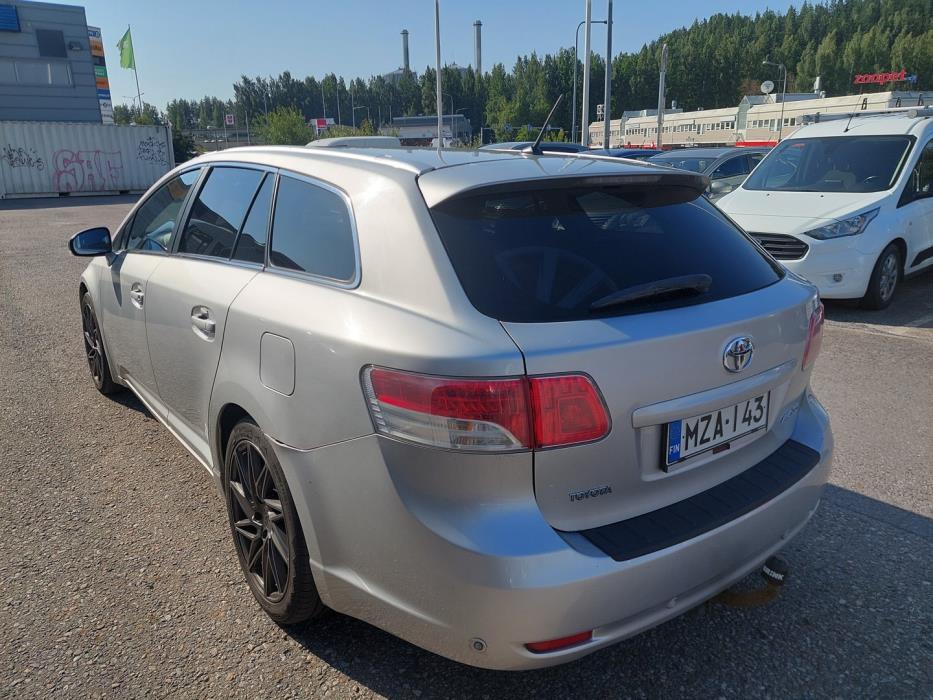 TOYOTA Avensis 2010