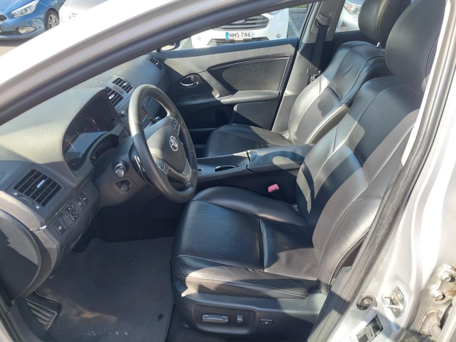 TOYOTA Avensis 2010