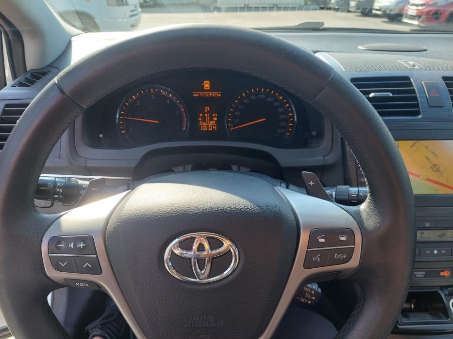 TOYOTA Avensis 2010