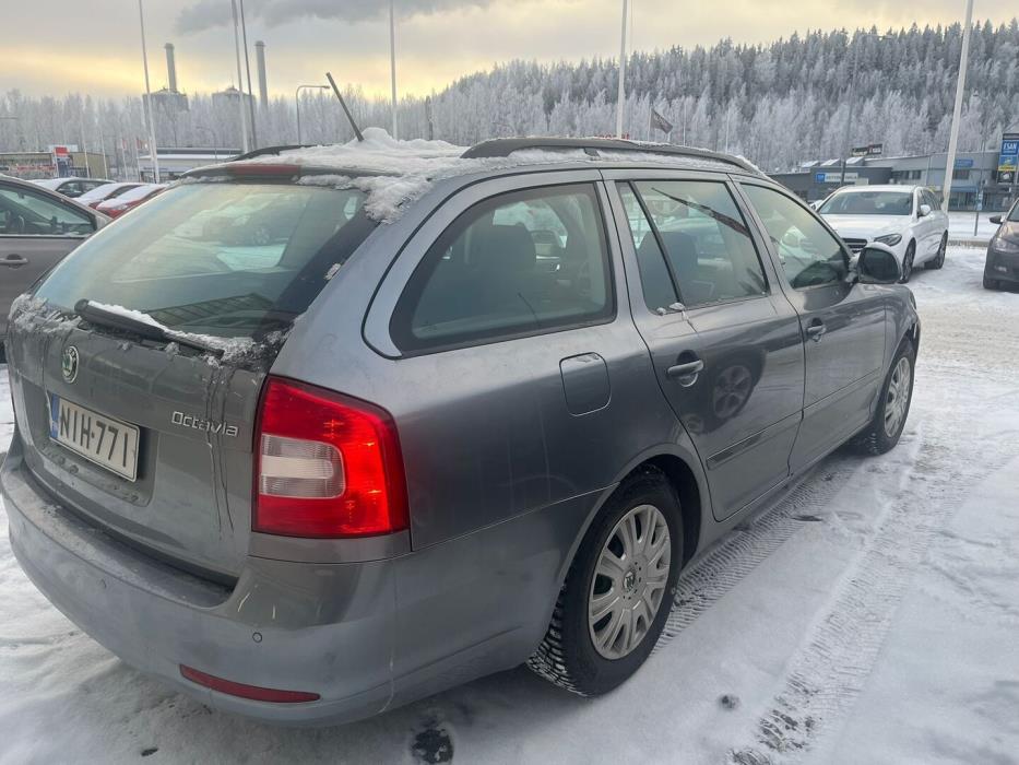 SKODA Octavia 2012