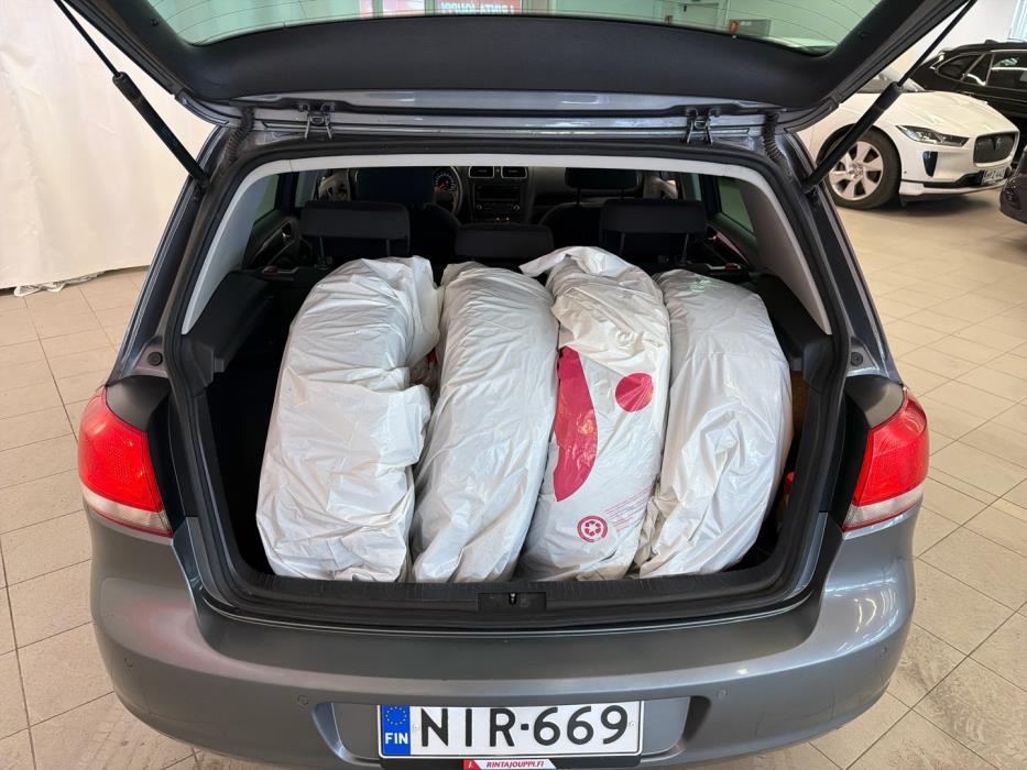 VOLKSWAGEN Golf 2012