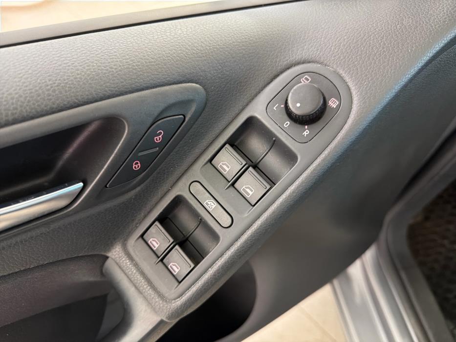VOLKSWAGEN Golf 2012